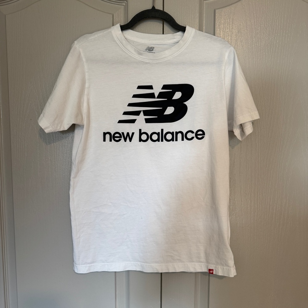 New Balance Logo Tshirt Black and White Sz M Unisex